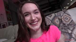 Slyšeli jste někdy někoho tak roztomilého, jako je Hazel Moore, říkat: "použij všechny moje díry!"