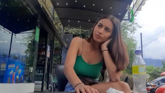 レストランで大人のおもちゃでびしょびしょ。