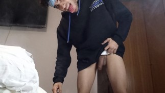 Ich bin geil und schließe mich in meinem Zimmer ein, um zu masturbieren, ich würde deine Muschi ficken.