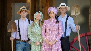 Busty madrasta Pristine Edge e Penny Barber trocam e batem forte seus enteados amish - MomSwap