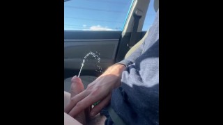Долгая моча в машине моей девушки за рулем