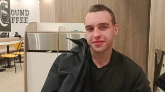 Jerking off in MCDONALDS while waiting for my meal
