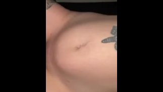Vecina traviesa se acercó