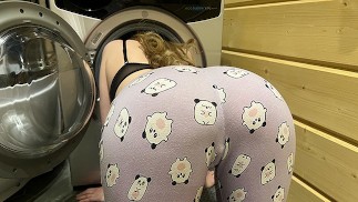 Sexy Babe In Die Waschmaschine Gesteckt Und Gefickt - Anny Walker