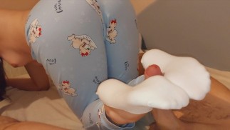 少女女友给白色脚袜袜子和