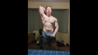 Desnudándome para creampie mi sexdoll