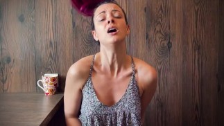 Orgasmo Viso: 4 Orgasmi luminosi In cucina