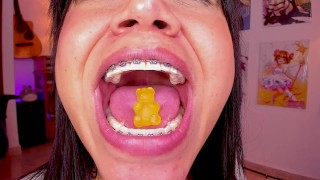 Lila Jordanは黄色いグミクマを飲み込む、Giantess Vore fetish