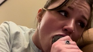 Finále! Polyká celou zátěž v krku, deepthroating péro až do konce