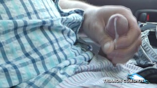 Wytrysk Trianon #336. Szarpanie się i spuszczanie w samochodzie
