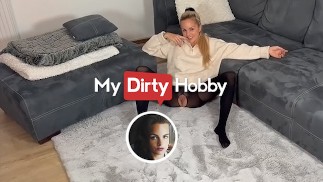 MyDirtyHobby -ゴージャスなブロンドは彼女のお尻全体にスプレーされます