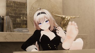 Szefowa femdom pomaga swoim pragnieniom swoimi stopami