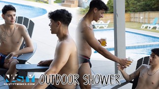 NastyTwinks - 户外淋浴 - Jay Angelo 在 Jordan Haze 加入时洗澡，无鞍淋浴他妈的