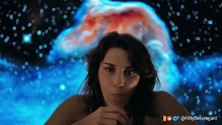 Salope enthousiastique suce devant le cosmos