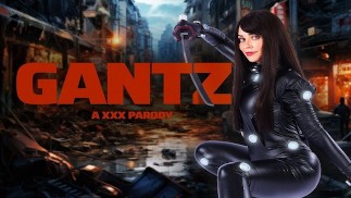 Jewelz Blu mentre Reika Shimohira di GANTZ ha aggiornato le sue abilità del cazzo