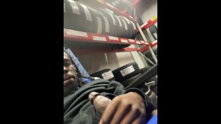 In de achterkant van Walmart streelde ik mijn lul, hout, help je me af te maken?