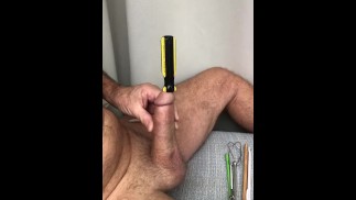 Viele Dinge in den Penis einführen