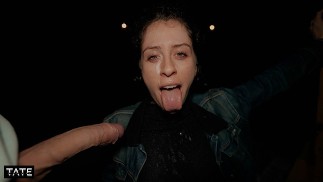 Riskant & enorme facial na Halloween feestje - little arden