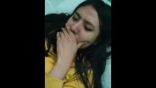 友達のガールフレンドに家でセックスするよう説得し、彼女においしいアナルを与えました - 彼女は激しく叫びます パート 2