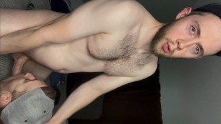 Sperma in twink vriend's mond en kont