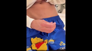アディダストラックスーツとサテンボクサーの垂れ下がりとオナニー