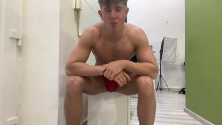 Smradlavé nohy, boty a obrovské říhání