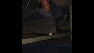 Gespierd sperma Slave heeft gezwollen lul opnieuw gebruikt voor intens melken (m. gekreun)