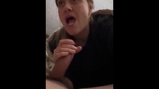 Chupando la polla de mi hermanastro, jugando con semen