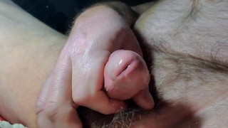 Je pourrais juste caresser ma petite bite toute la journée....