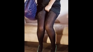 Pisser des collants brillants