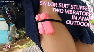 HA45セーラー服がアナルにバイブ2本を詰め込み、リモコンを太ももの靴下に詰め込んだ