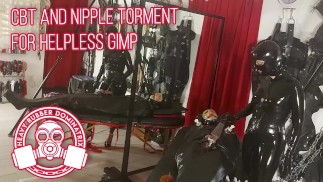 CBT e gioco dei capezzoli per Rubber Gimp - Lady Bellatrix in gomma pesante Femdom