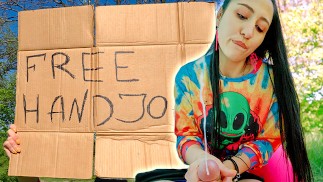 Brunette Hippie maakt buiten handjob gratis