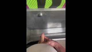 放尿パブ小便器