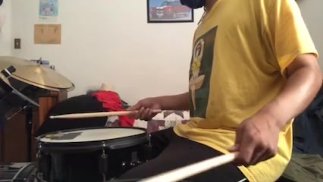 私がドラムを演奏している間に他の部屋でうめき声を上けている両親39
