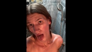 Транс-девушка любит ездить верхом