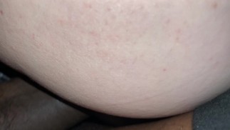 Enfoncer la femme de mon frère à cru et elle me dit de ne pas me retirer WTF