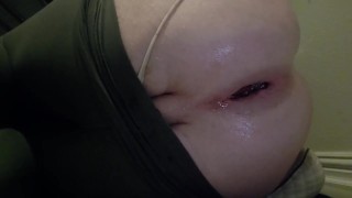 隐藏在瑜伽裤下的巨大肛门假阳具屁股塞让我的处女屁眼目瞪口呆