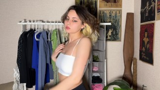 Juicy alt girl tries on tops before going on a date
