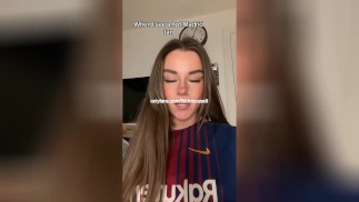 Garota apertada tem sua buceta esticada por um pau enorme ao vivo