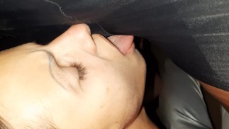 Mi lecca la figa attraverso i pantaloncini e io vengo nei miei vestiti - Lesbian_illusion