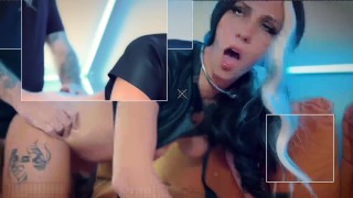 Colegiala caliente se queda atascada y termina siendo follada y criada por un vecino servicial