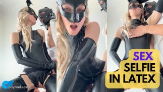 Sex Selfie: Sfilmowała siebie dominującą i pieprzącą go w lateksie