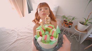 J'ai souhaité un joyeux anniversaire à ma belle-sœur et j'ai rempli sa tarte de sperme