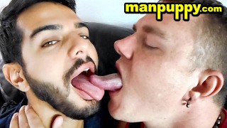 Leo gargantas azules Sebastian Cums con su lengua larga