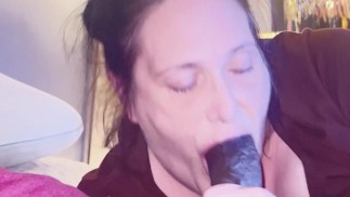 Hot dicker Zwerg lutscht und schlürft an einem BBC