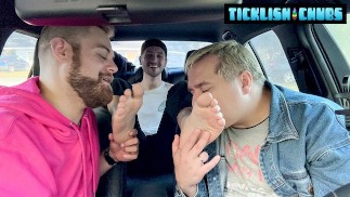 Dimitri springt in voor wat voetactie met Matt en Ryder