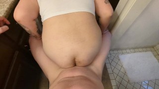 Asiatische Milf konnte sich nicht von meinem riesigen Schwanz fernhalten