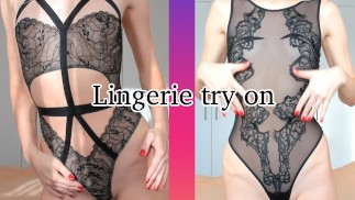 Dessous anprobieren mit sexy Tease am Ende