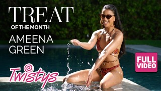 TWISTYS - Ameena Green posiert und zeigt ihren Körper, bevor sie mit ihrer nassen Muschi spielt